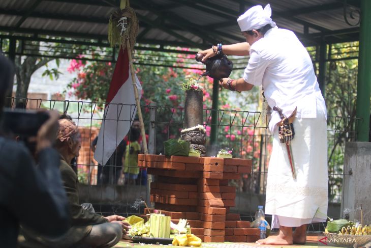 Tradisi basuh lingga Candi Dorok