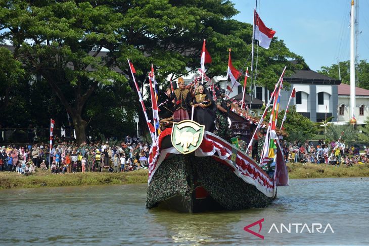 Festival merah putih di Krueng Aceh