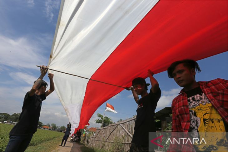 Kirab bendera terpanjang di Indramayu 