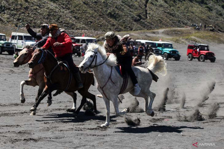 Pacuan kuda di Bromo