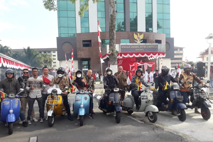 Klub Vespa Kalbar meriahkan HUT RI di KJRI Kuching
