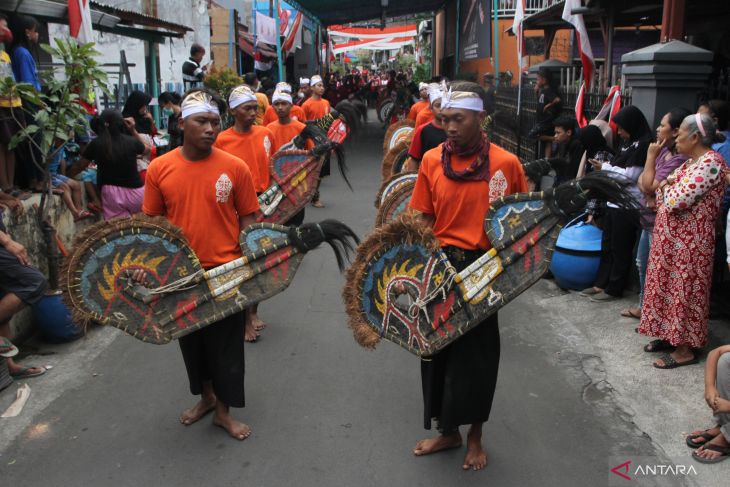 Tari kolosal jaranan di Malang