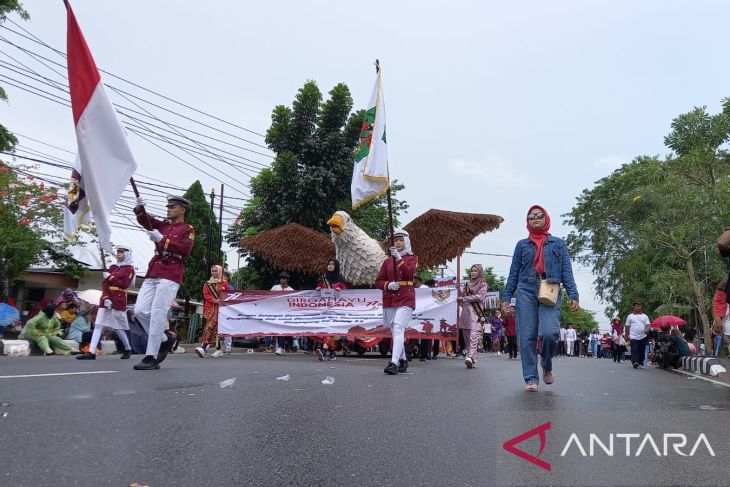 Pawai Lomba Karnaval Jalan Kaki Pangkalpinang Meriahkan HUT RI Ke-77