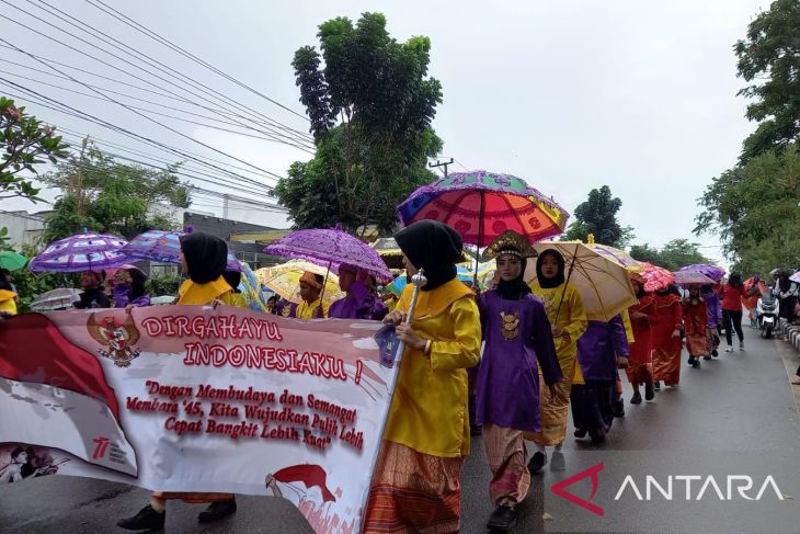 Pawai Lomba Karnaval Jalan Kaki Pangkalpinang Meriahkan HUT RI Ke-77