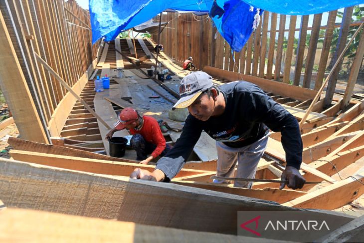 Pembuatan kapal nelayan terkendala bahan baku 