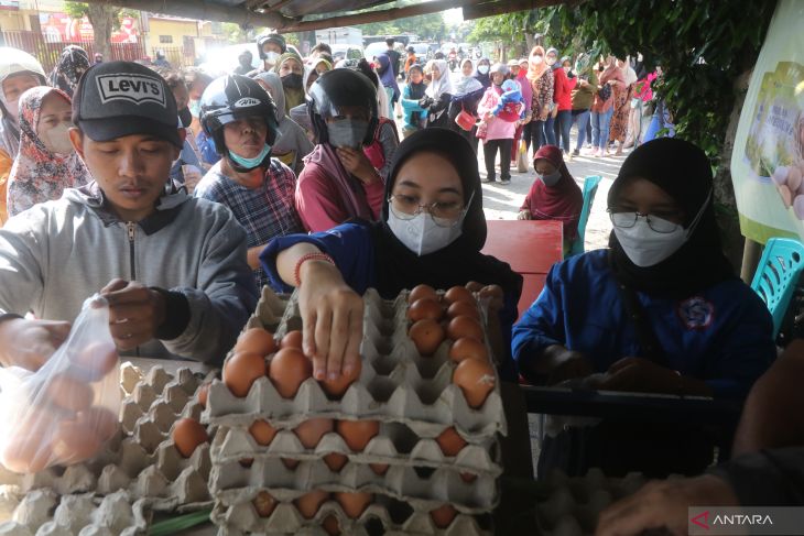 Operasi pasar telur dan beras di Malang