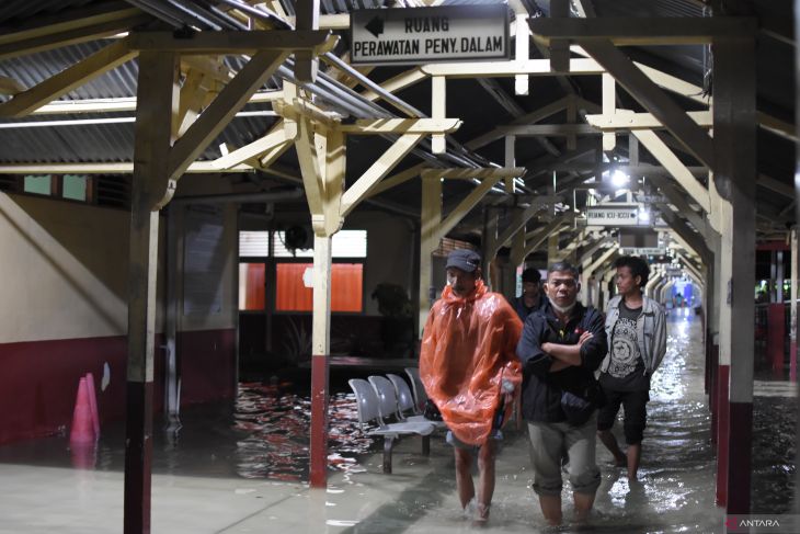 SINGKAWANG TERENDAM BANJIR AKIBAT HUJAN