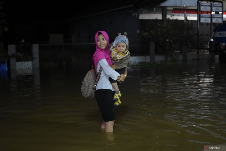 SINGKAWANG TERENDAM BANJIR AKIBAT HUJAN