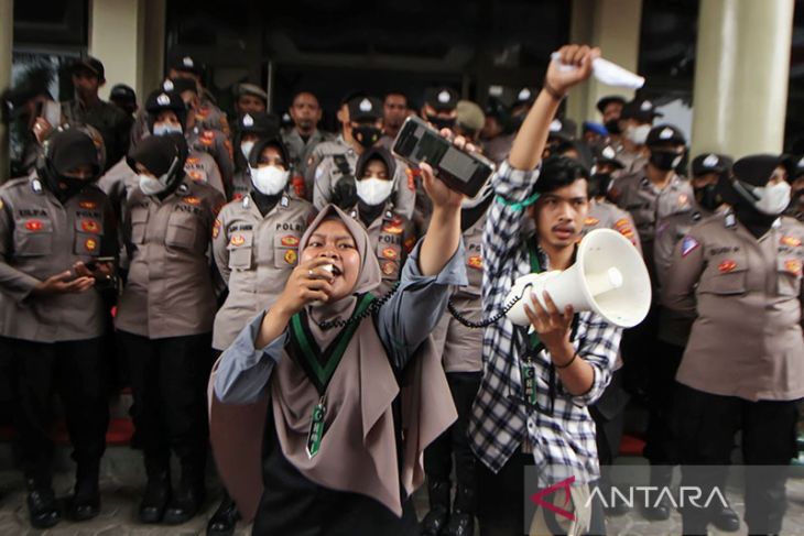 Demo mahasiswa tolak kenaikan harga BBM subsidi