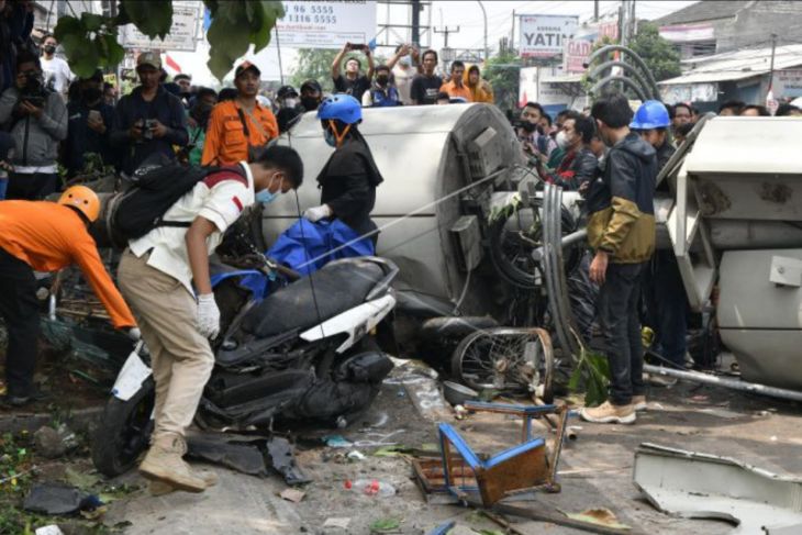 10 Tewas Pada Kecelakaan Truk Di Bekasi