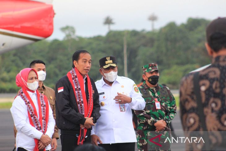 Presiden Jokowi tiba di Saumlaki Maluku untuk kunjungan kerja, selamat datang Presiden