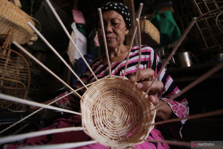 Kerajinan rotan di Surabaya