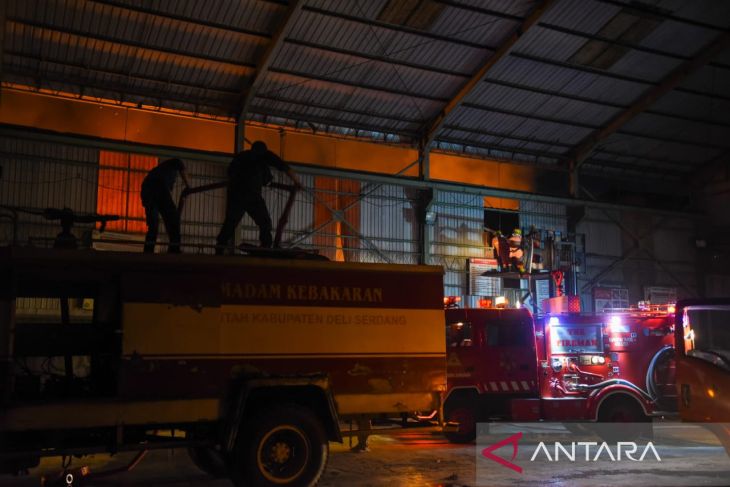 Kebakaran Pabrik Plastik di Deli Serdang