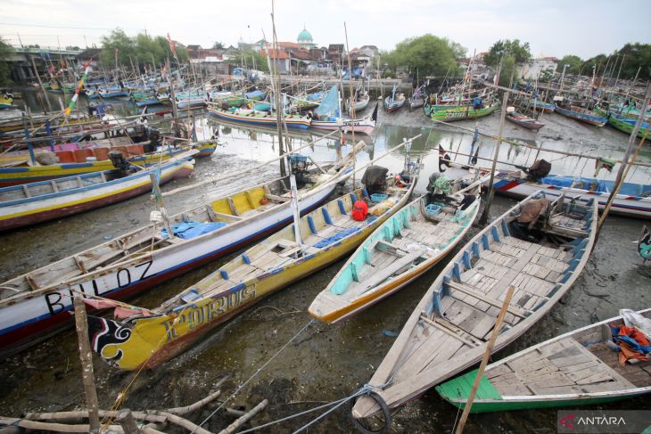 Nelayan di Sidoarjo tidak melaut karena harga solar naik