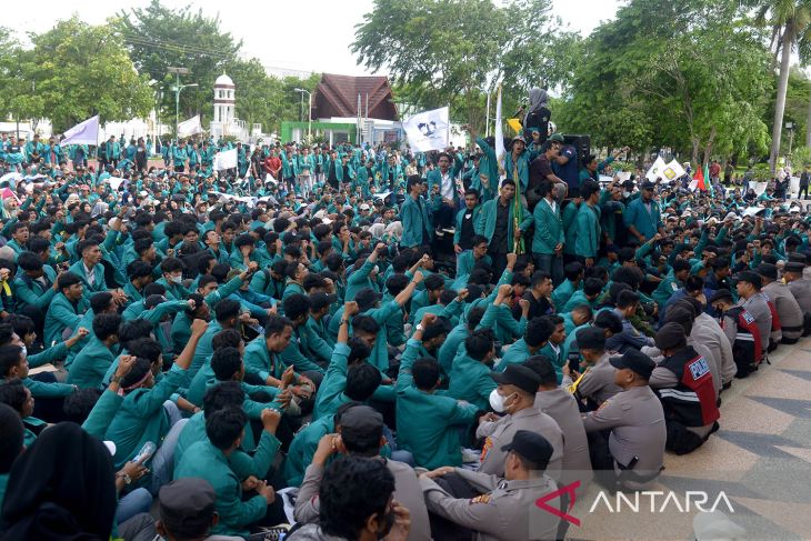 Pj Gubernur Aceh jumpai demonstran