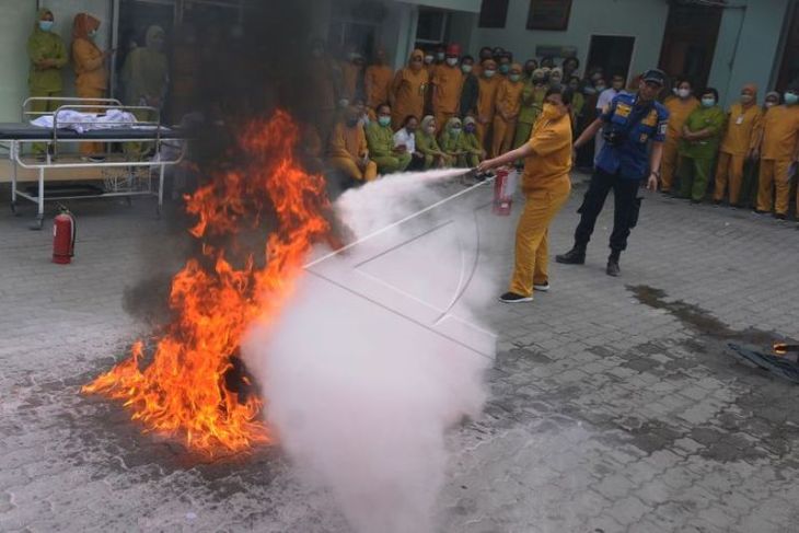 Simulasi penanggulangan kebakaran di rumah sakit