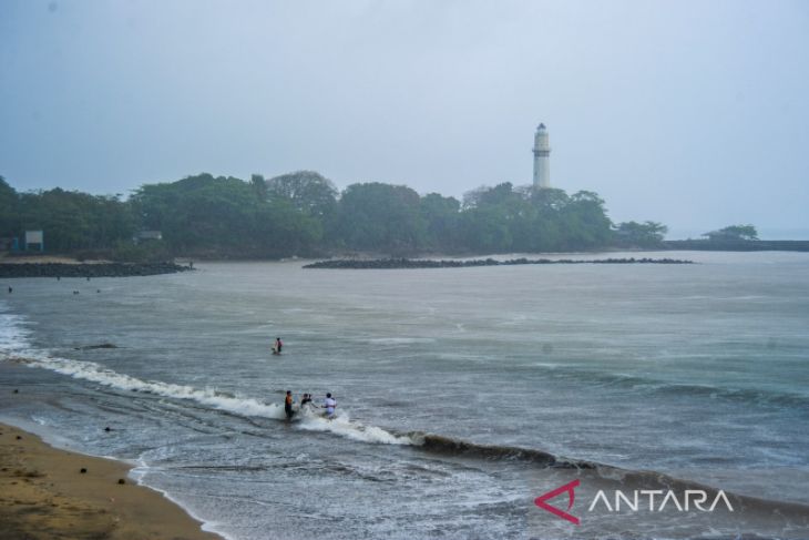 Potensi wisata pantai di Jawa Barat selatan 