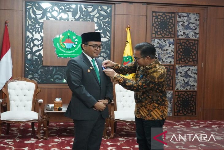 Bupati Pamekasan Terima Anugerah Manggala Karya Kencana 2022 Dari BKKBN ...