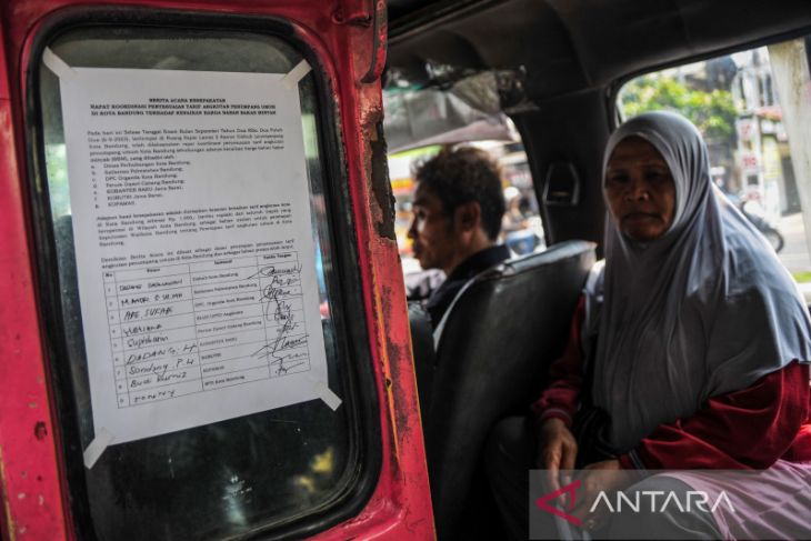 Kenaikan tarif angkot di Bandung 