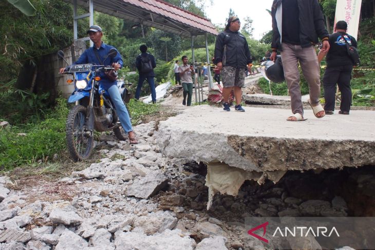 Bencana pergeseran tanah di Bojongkoneng Bogor