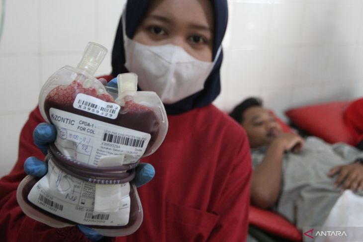 Donor darah memperingati Hari Palang Merah Nasional