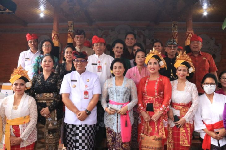 Menteri Puspayoga puji Parade Kebaya Nusantara 2022 di Puri Tabanan