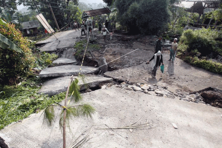 Bencana tanah bergerak di Bogor