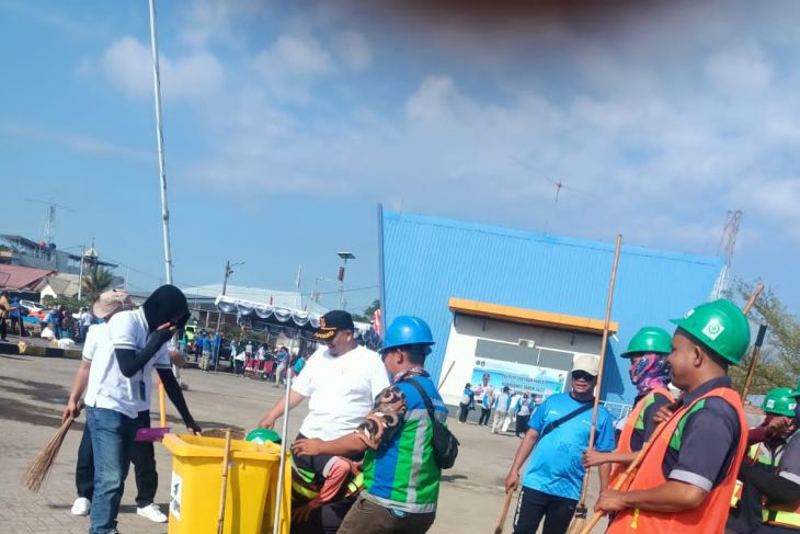 Pelindo Regional 4 gelar aksi Bersih Laut dan Pantai di Makassar