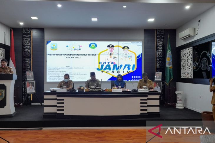 Maulana tegaskan pemerintah pastikan warga 24 jam harus berkondisi dan lingkungan sehat.
