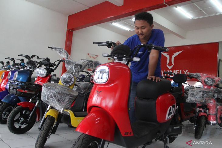 Penjualan sepeda motor listrik di Malang meningkat