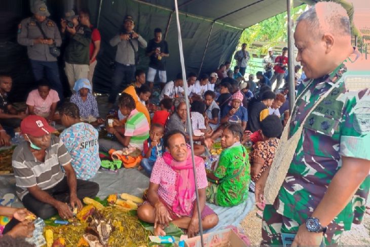 Pangdam XVII/Cenderawasih silaturahmi dengan warga Peg Tengah di Kotaraja