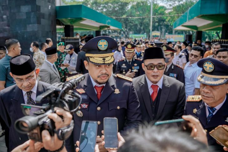 Bobby Nasution beri subsidi ongkos angkot masyarakat Medan