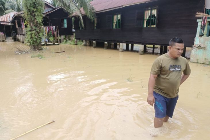 Curah hujan tinggi sungai Batang Serangan Langkat meluap