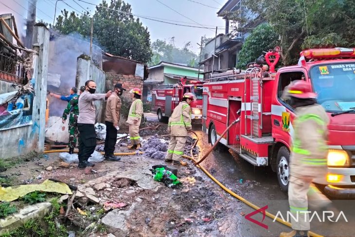 Kebakaran gudang kasur di Sukabumi akibatkan kerugian capai ratusan juta rupiah