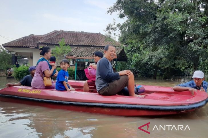 BPBD Tangerang ingatkan warga sekitar aliran sungai waspada bencana banjir