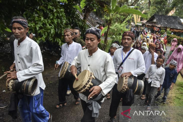 Tradisi Nyuguh Kampung Adat Kuta 