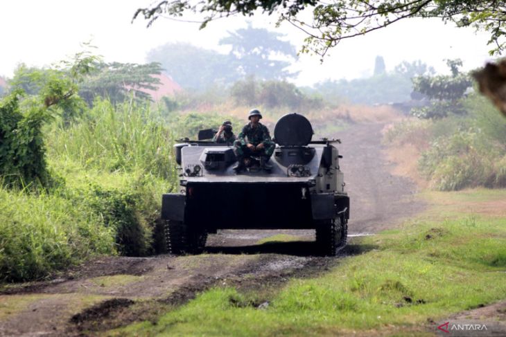 Latihan praktik kendaraan tempur