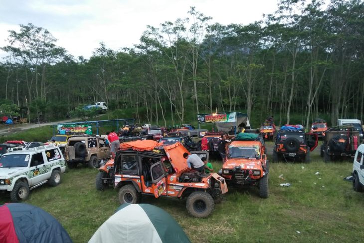 Ratusan peserta meriahkan "Kenduri Jip" di Wanarahayu Sleman