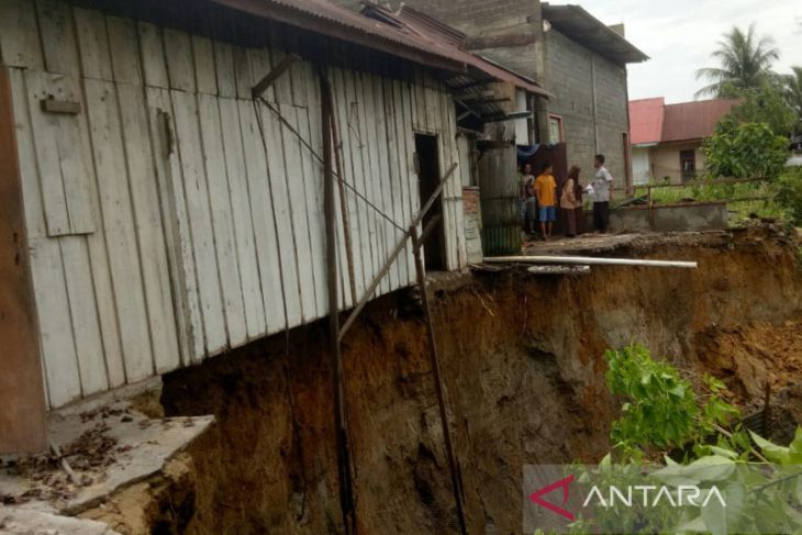 BPBD Mukomuko Minta Warga Kosongkan Rumah Yang Tergerus Longsor ...