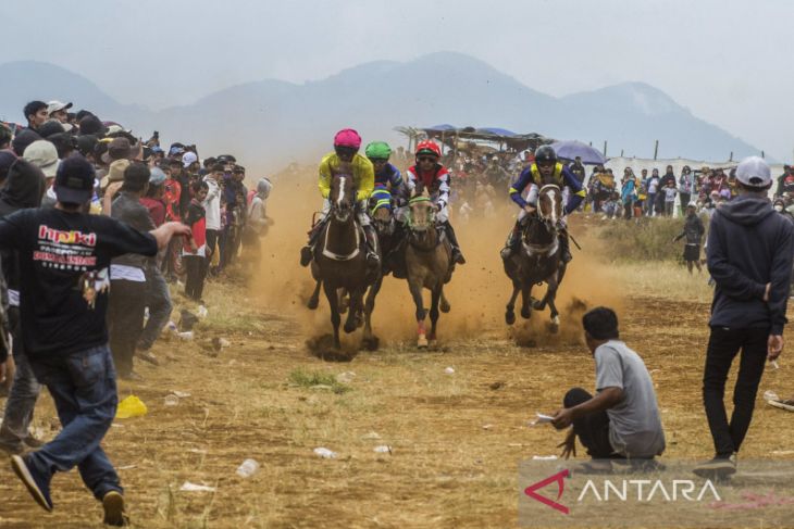 Pacuan kuda tradisional di Sumedang 