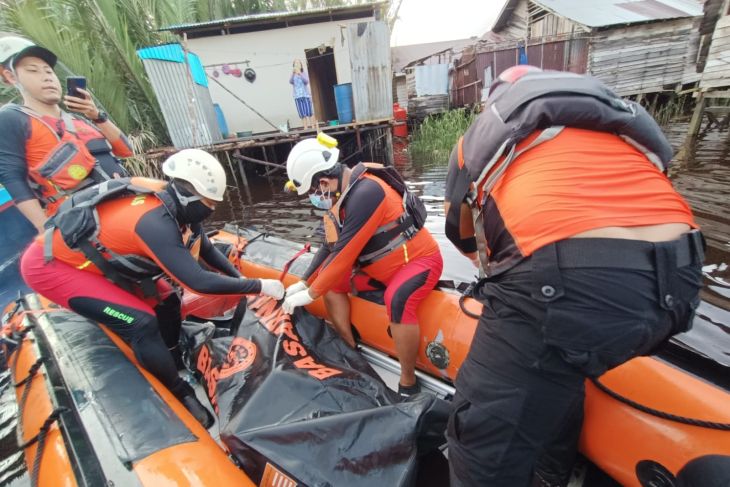 Tim SAR gabungan evakuasi jenazah ABK asal Belitung di Mempawah