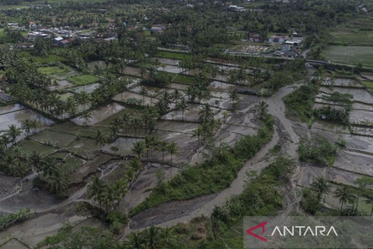 Lahan pertanian rusak diterjang banjir bandang di Tasikmalaya 