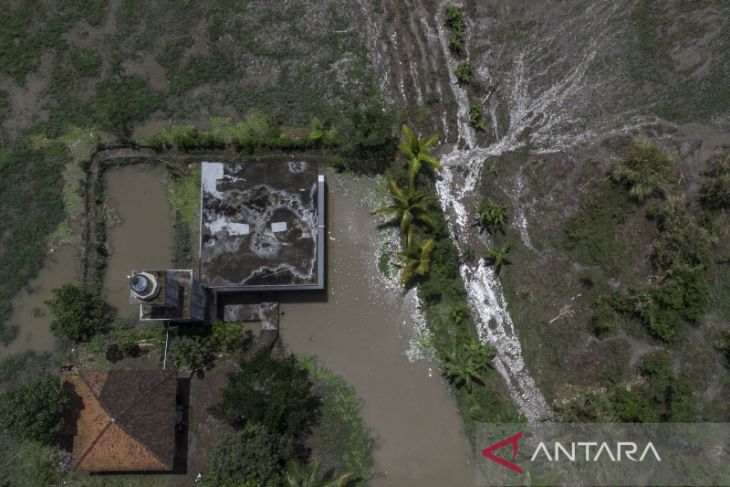 Lahan pertanian rusak diterjang banjir bandang di Tasikmalaya 