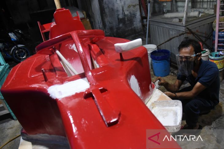 Replika mobil F1 dari barang bekas