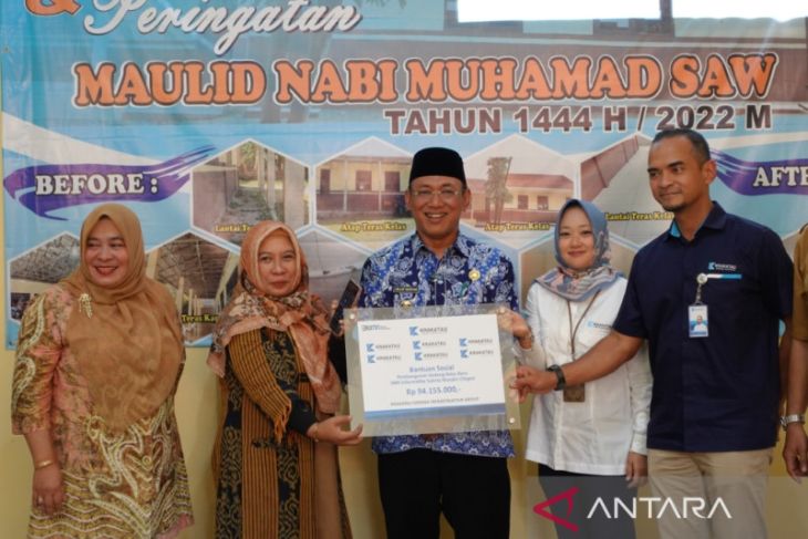 PT Krakatau Sarana Infrastruktur Group Bantu Pengembangan dan Renovasi Ruang Kelas SMK Informatika Sukma Mandiri Kota Cilegon
