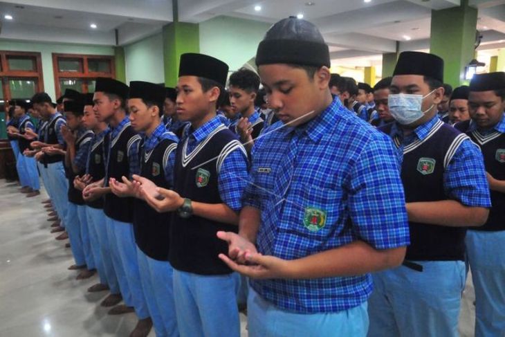 Shalat gaib dan doa bersama untuk korban kerusuhan