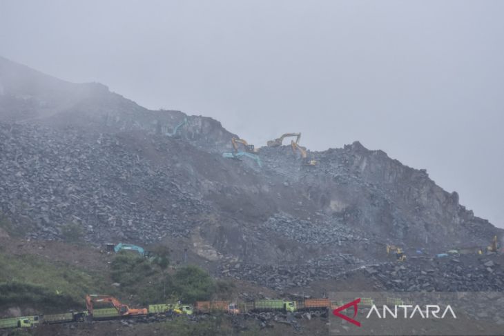 Material untuk pembangunan Bendungan Leuwikeris 