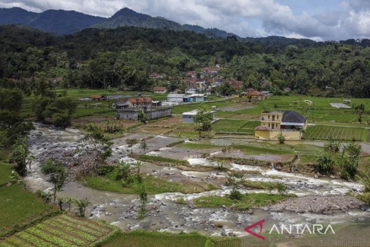 Banjir bandang rusak ratusan hektar lahan pertanian di Ciamis 