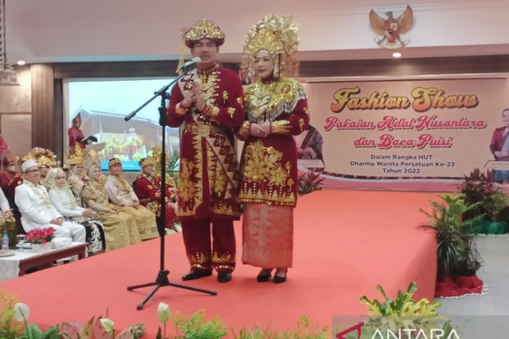 DWP Babel gelar fashion show pakaian adat nusantara dalam rangkaian HUT ke-23 - ANTARA News Bangka Belitung