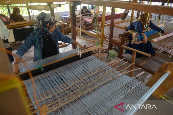 Peningkatan usaha UMKM songket di Aceh